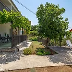 Stunning Apartment In Vlasici With Wifi Apartman