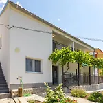 Apartman Stunning Apartment In Vlasici With Wifi *