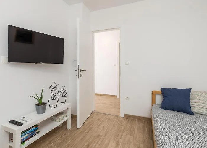 1 Bedroom Lovely In アパート