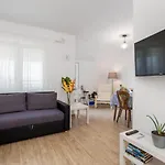 アパート 1 Bedroom Lovely In Vlašići