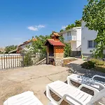 1 Bedroom Lovely In アパート Vlašići